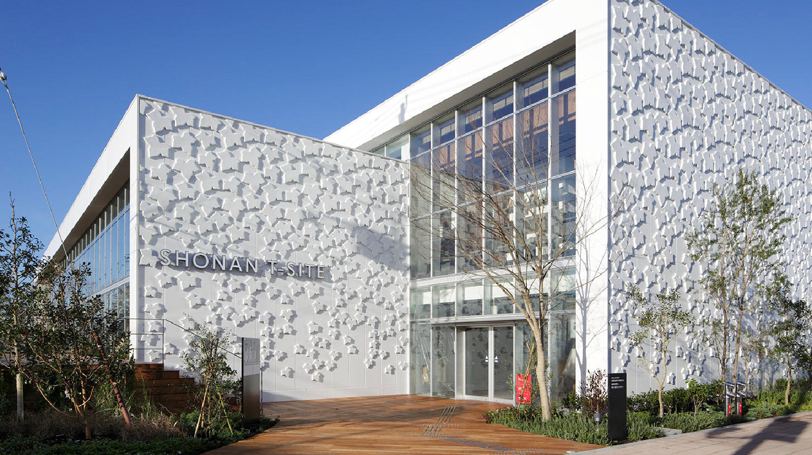 SHONAN TSUTAYA BOOKS